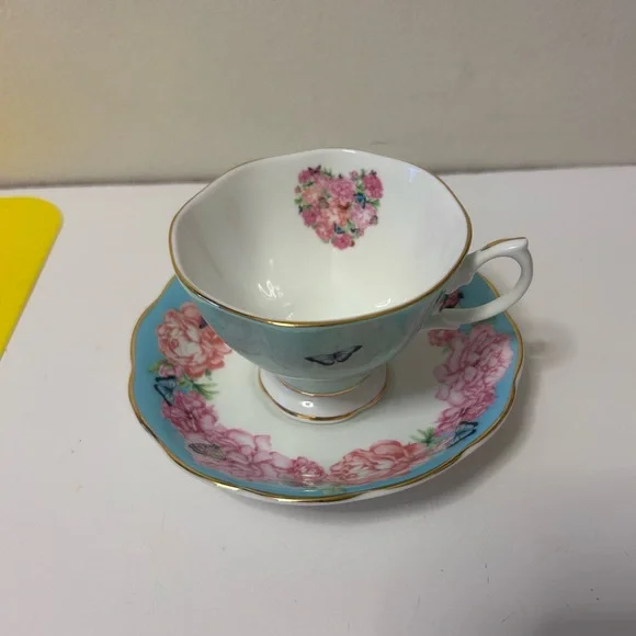 Royal Albert by Miranda Kerr ‘Devotion’  Pink  Floral Tea Up a Saucer - Picture 2 of 7